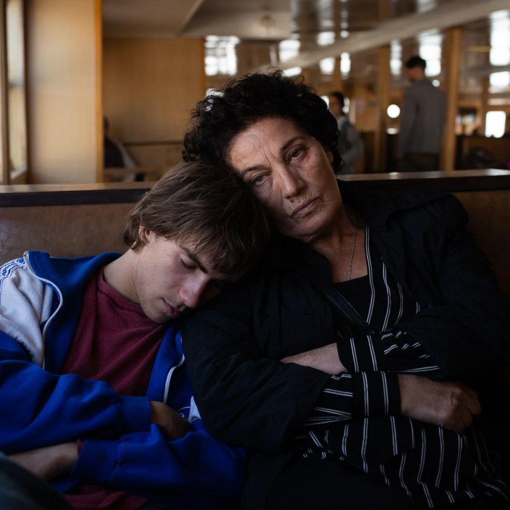 Bir Kızı Yeniden Büyütmek –&nbsp;Crossing